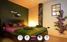 New Luxury Nyc Style Loft With Cinema Room By Green Haven Escapes In Bradford